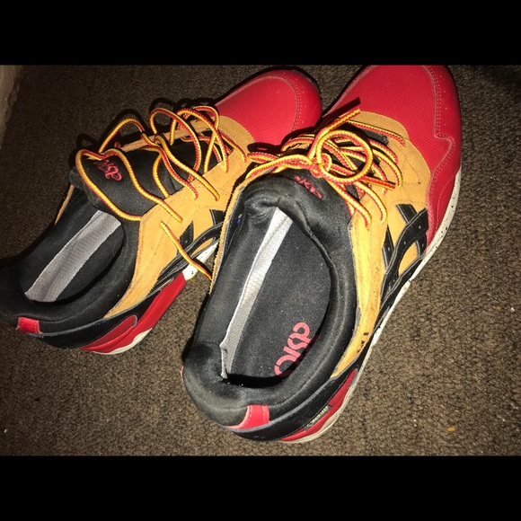 Red & bage Asic - Picture 2 of 3